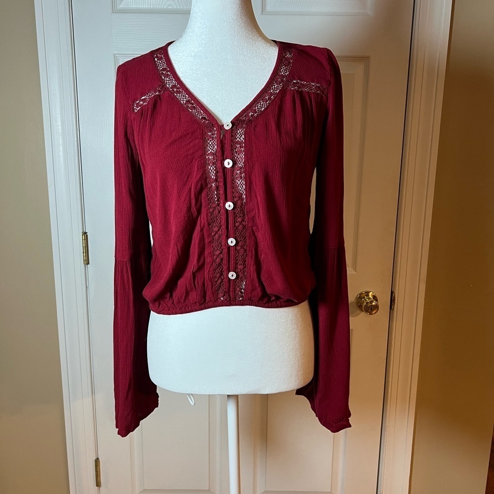Hollister Women's Size XS Red Cropped Bell Sleeve Crochet Top Bohemian Feminine